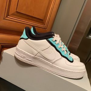 Nike Air Force 1 LV8